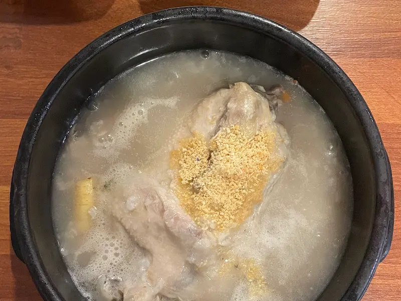 김정이삼계탕 원조 삼계탕 (근접샷)