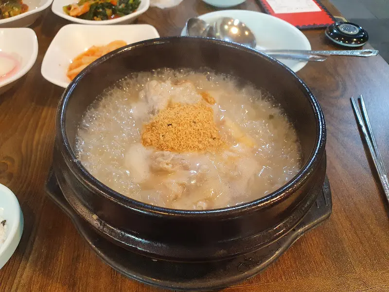 김정이삼계탕 전체 상차림