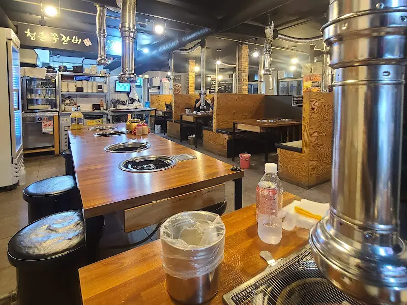 청춘쪽갈비 내부