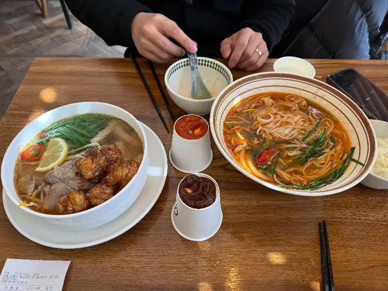 짬뽕 쌀국수와 소고기 쌀국수