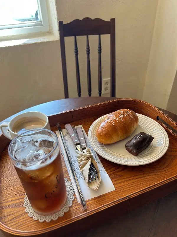 소금빵과 휘낭시에, 티그레의 조화