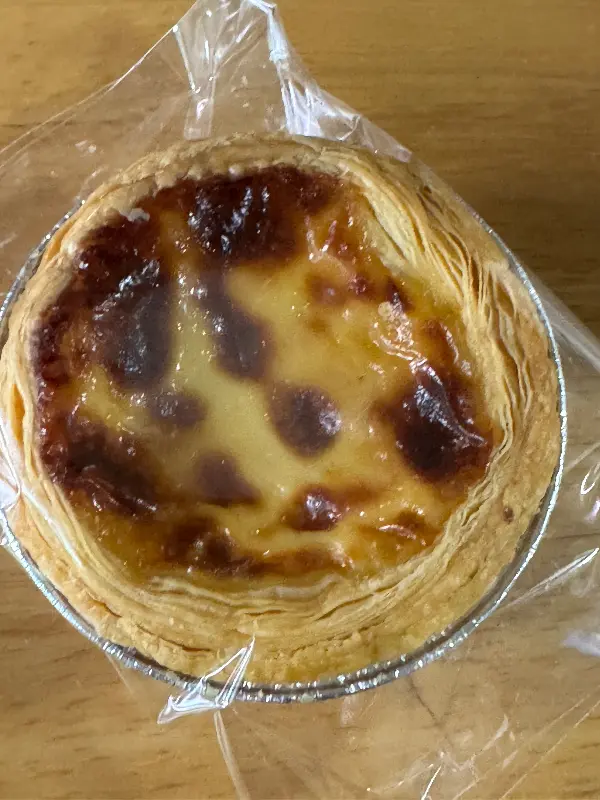 윤기가 흐르는 에그타르트