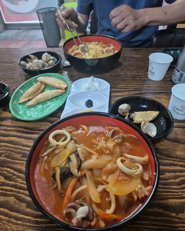 풍성한 해산물이 인상적인 짬뽕