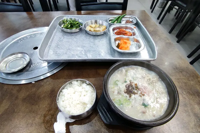 푸짐한 순대국밥 한 상