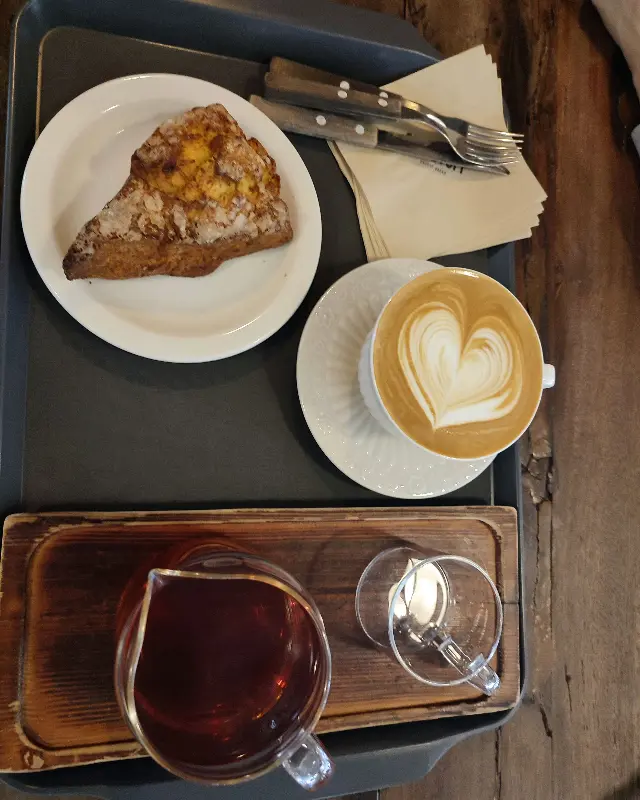 아메리카노, 스콘, 차