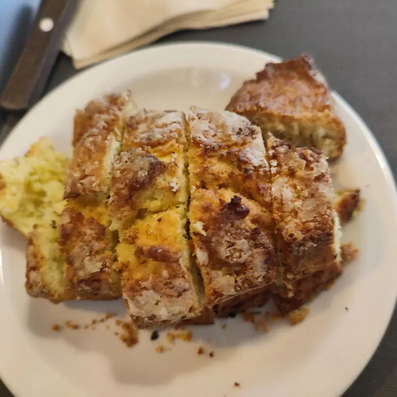 먹기 좋게 잘린 스콘