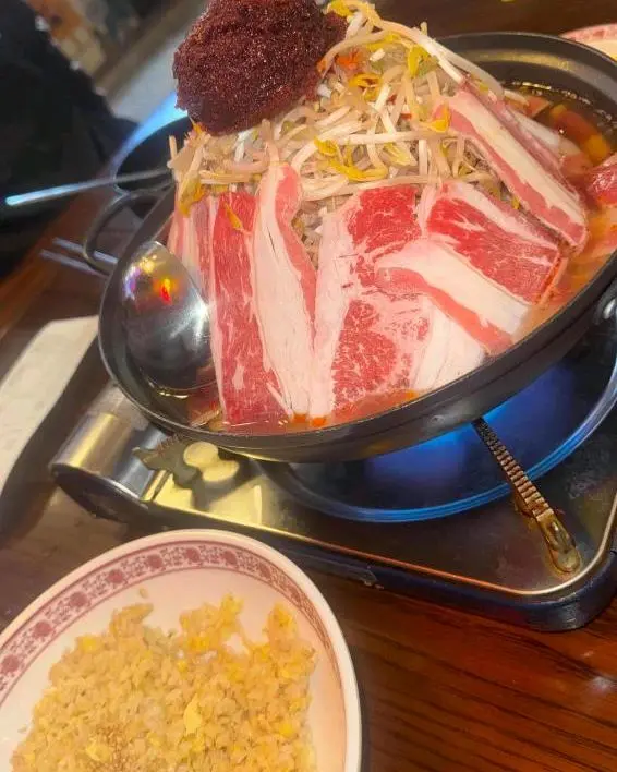 화산 마라 짬뽕탕과 계란 볶음밥