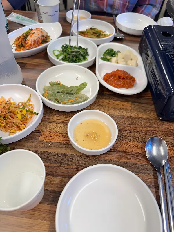 정갈하게 차려진 밑반찬