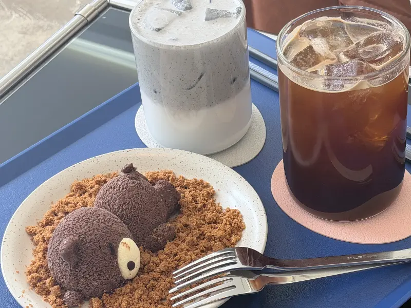 다양한 음료와 디저트