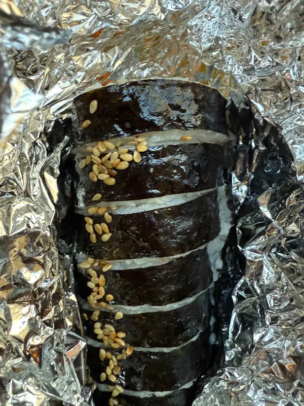 은박지에 포장된 김밥
