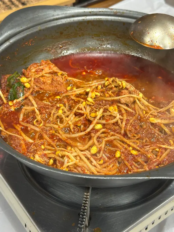 보글보글 끓는 얼큰이 소갈비찜