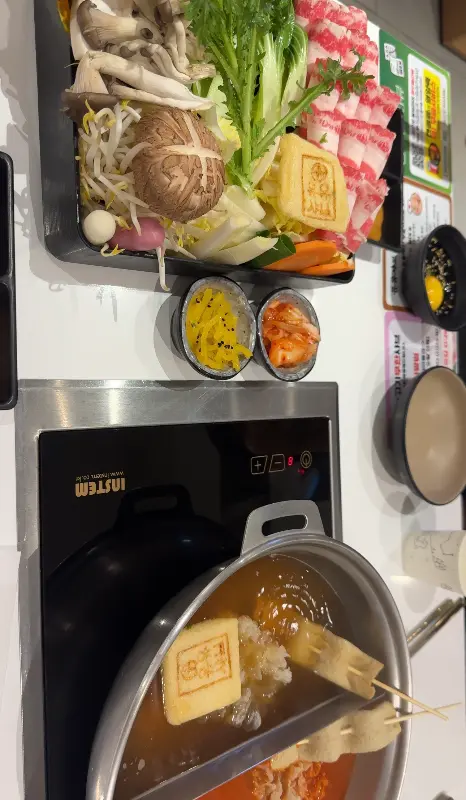 푸짐한 샤브샤브 한 상 차림