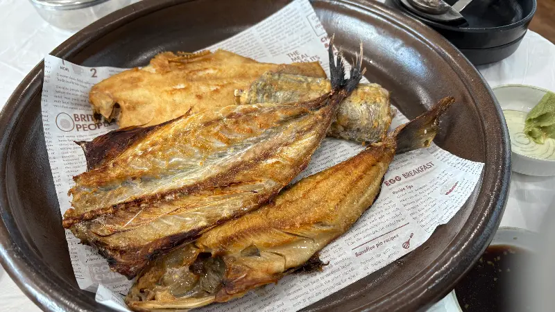 노릇노릇 구워진 생선구이