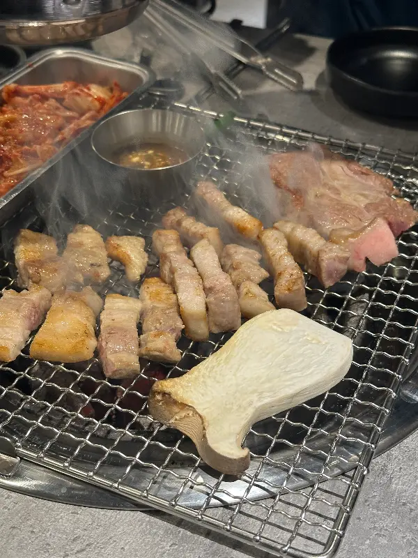 육담 퇴계점 깔끔한 매장 내부