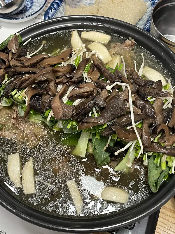 능이오리백숙의 푸짐한 비주얼