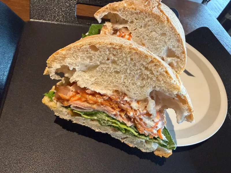 버크하우스의 푸짐한 샌드위치