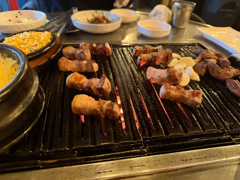 지글지글 익어가는 삼겹살