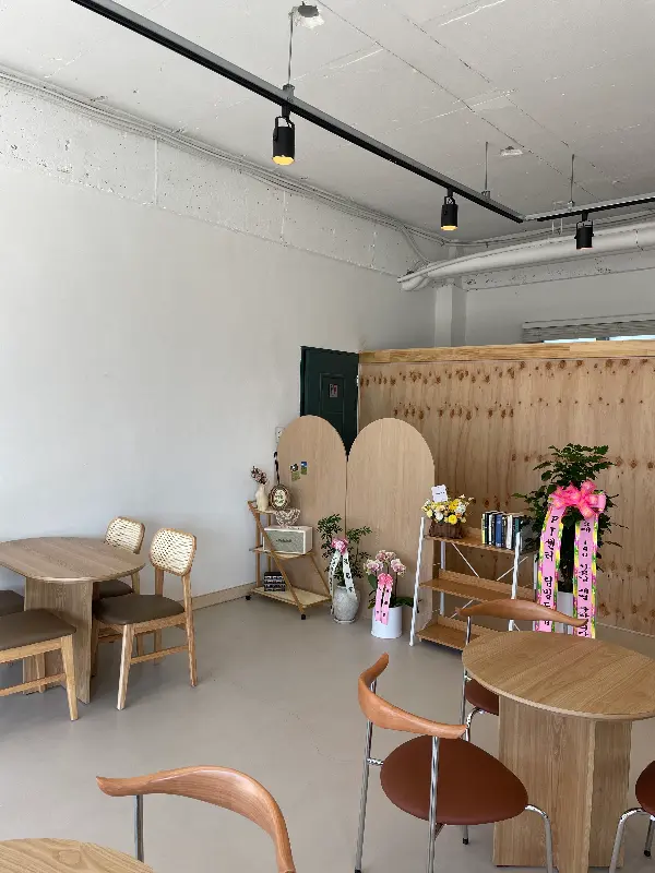 카페 내부 전경