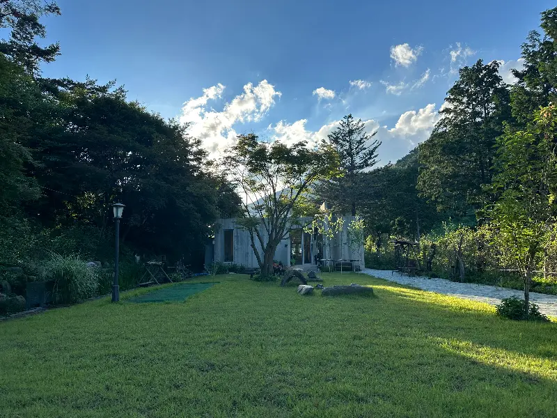 카페 외부 전경