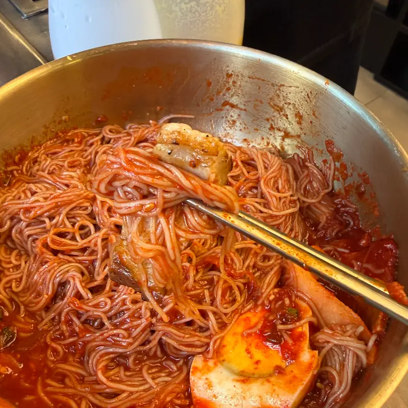 매콤새콤한 비빔냉면
