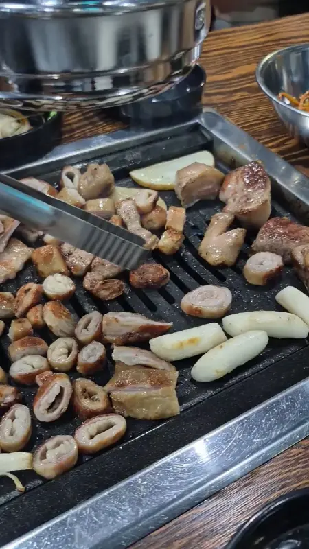 초벌 막창이 구워지는 모습