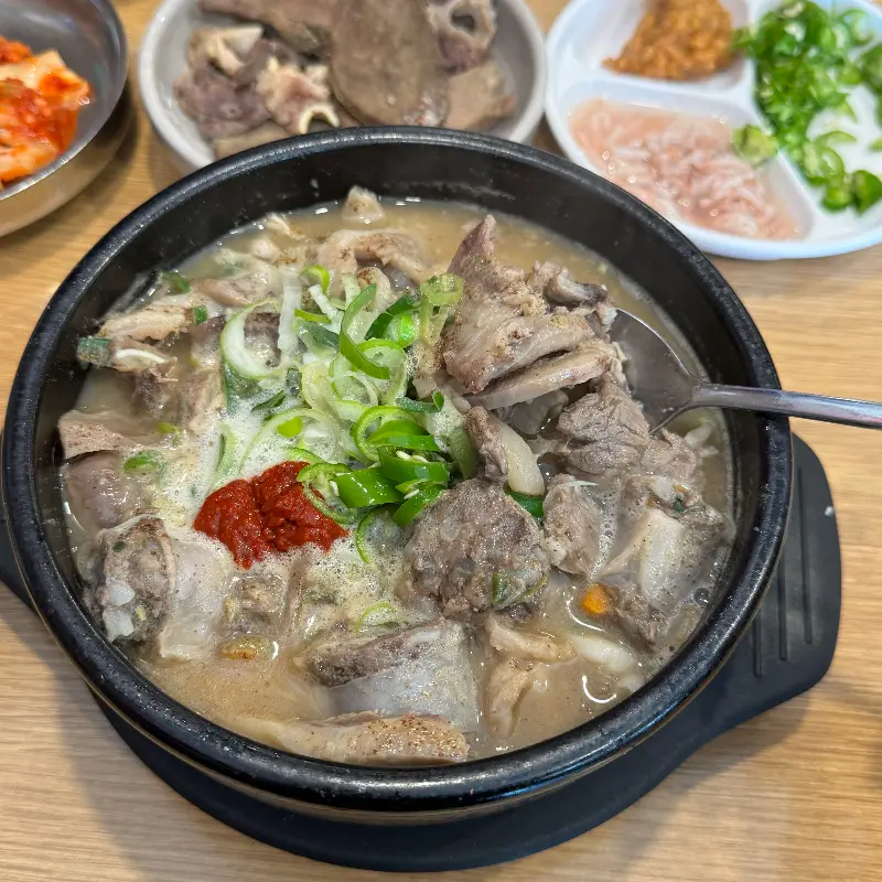 만복순대국 푸짐한 건더기