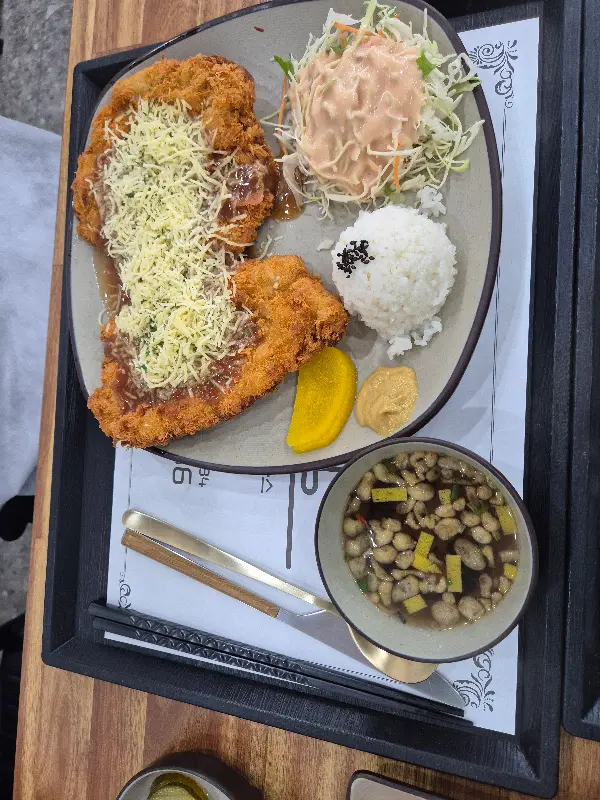 푸짐한 돈까스 한 상