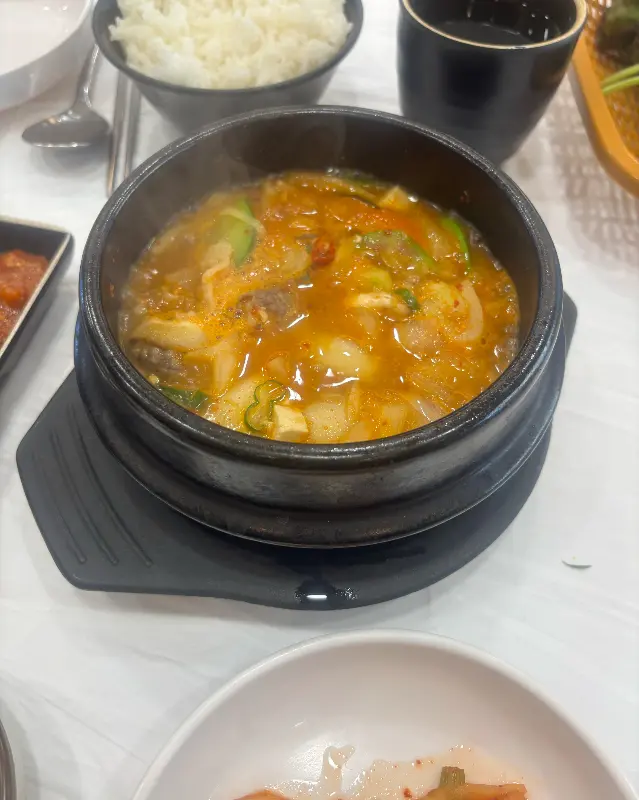 해물이 듬뿍 들어간 된장찌개