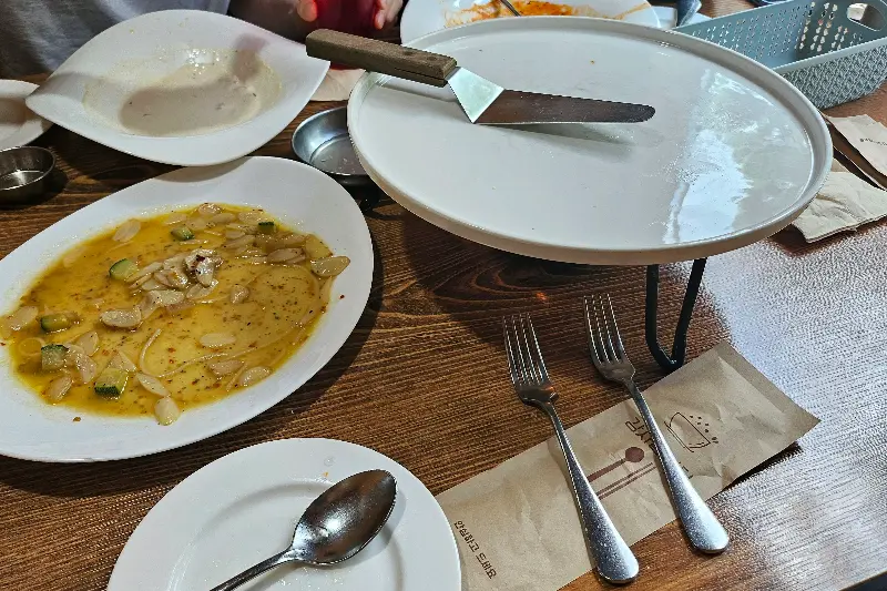 식사 후 테이블