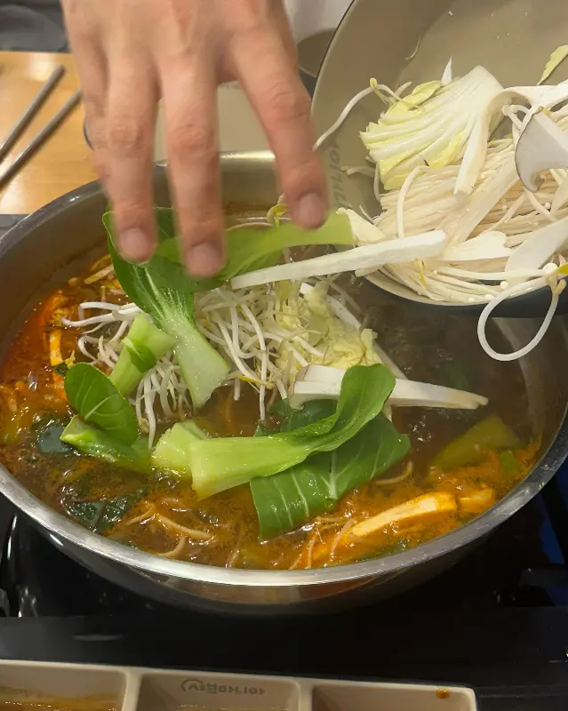 샤브샤브 조리 모습