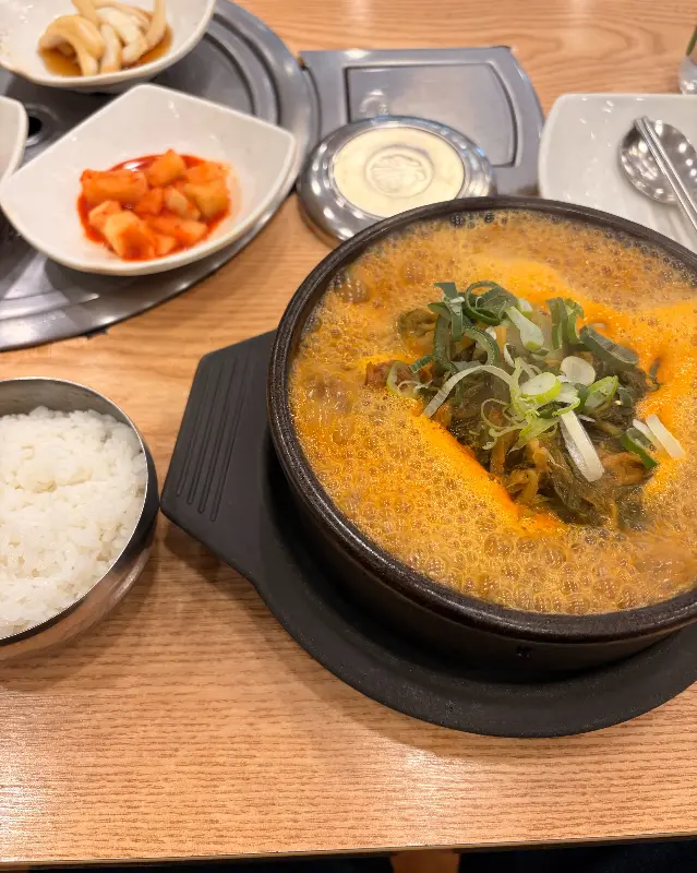 깔끔하게 비워진 뚝배기