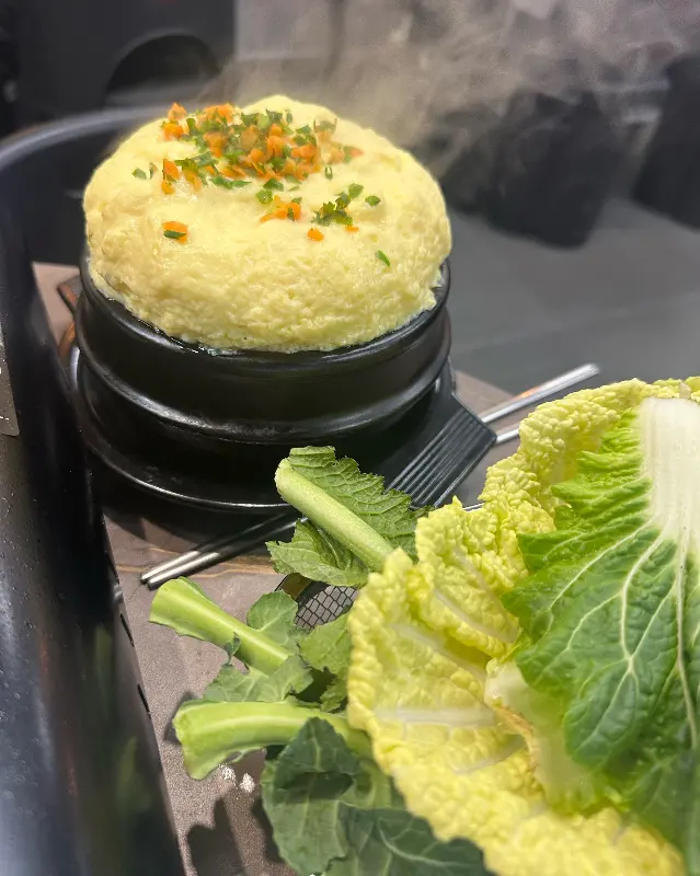 깔끔하게 정돈된 테이블 세팅