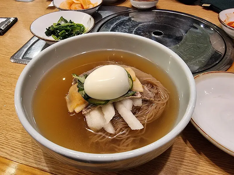 평양냉면의 정갈한 모습