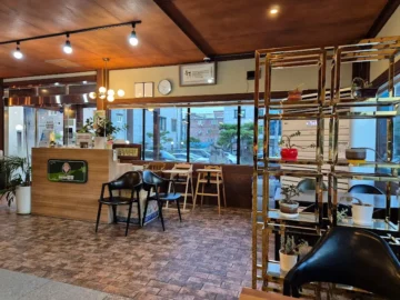 고향의 맛이 느껴지는, 문경 촌아저씨쌈밥에서 즐기는 푸짐한 쌈밥 한 상! 맛집 인정!