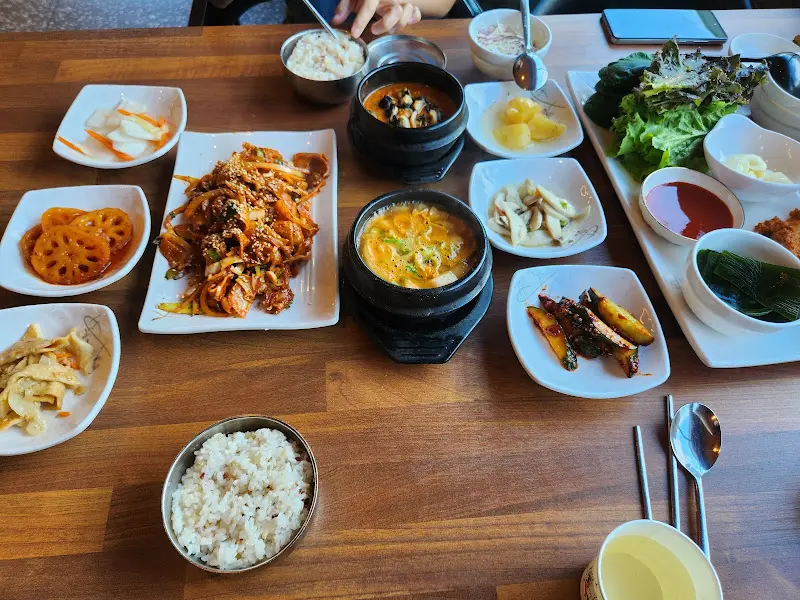 맛깔스러운 쌈밥 한 상