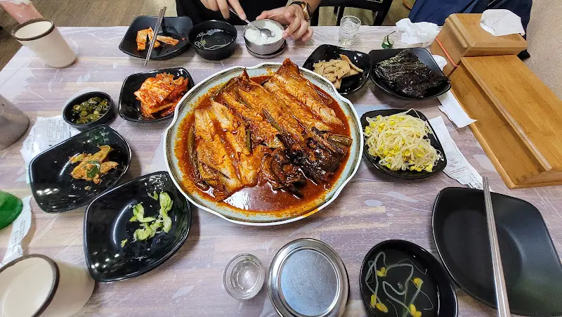 푸짐하게 담긴 낙지 볶음