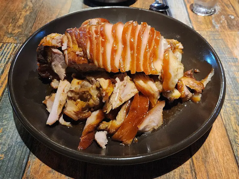 테이블 위에 놓인 족발