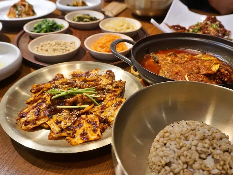 봄이보리밥 한상차림