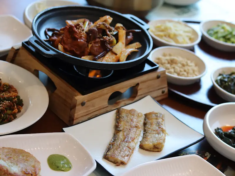 제육볶음과 갈치구이