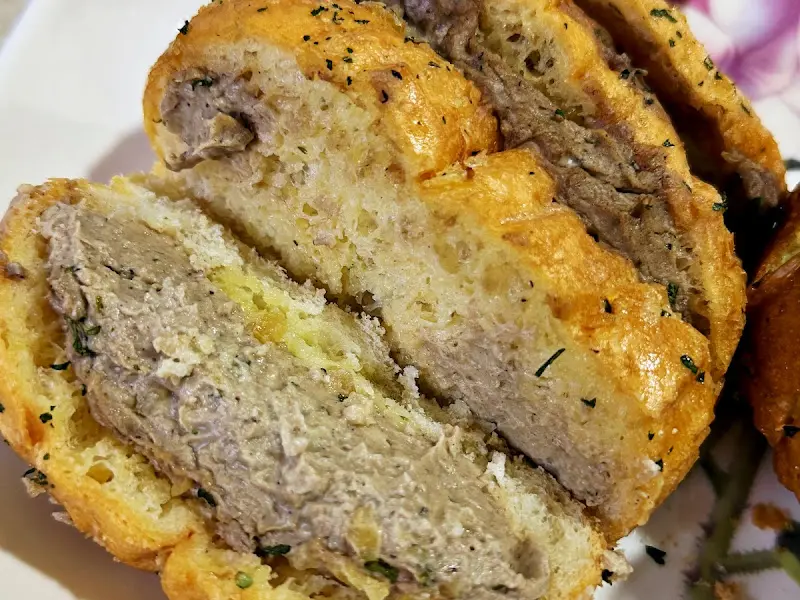 흑마늘 크림치즈 마늘빵 단면