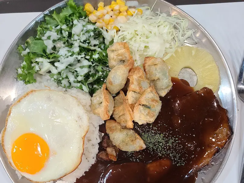 갈비와 튀김 만두의 조합