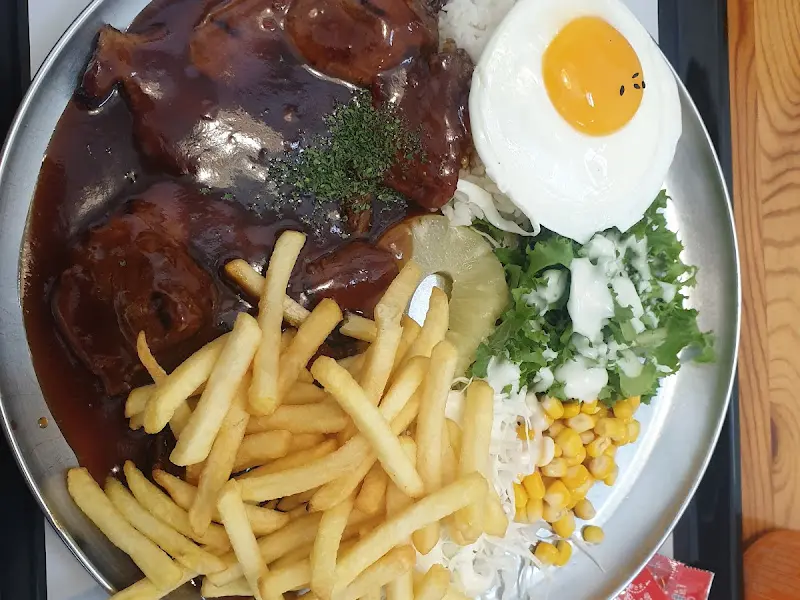 갈비와 감자튀김