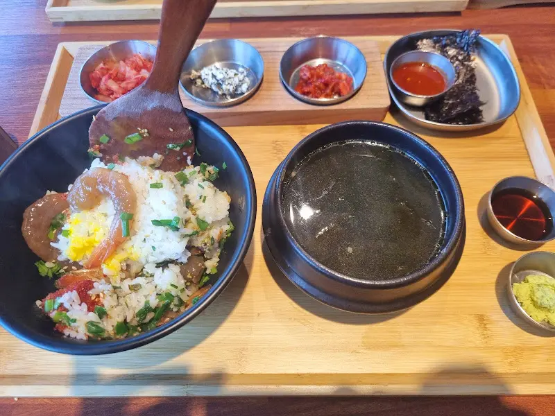 김치찌개 솥밥 정식