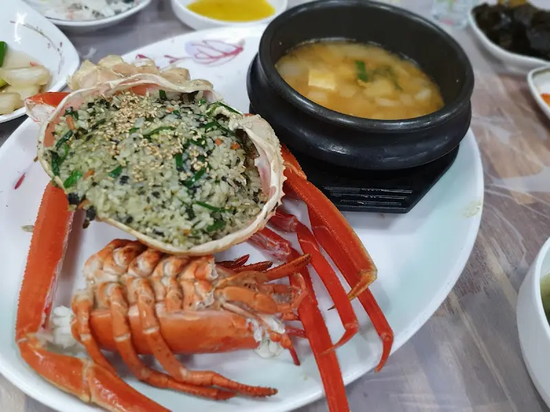 수족관 속 대게들