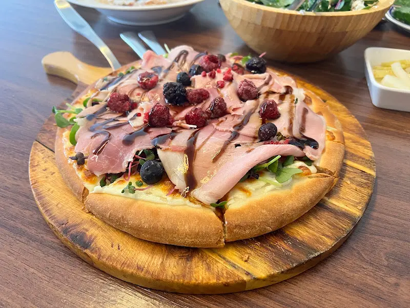 비주얼 폭발하는 피자