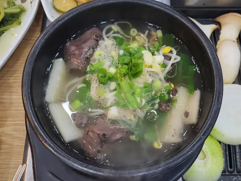 윤기가 흐르는 신선한 생고기