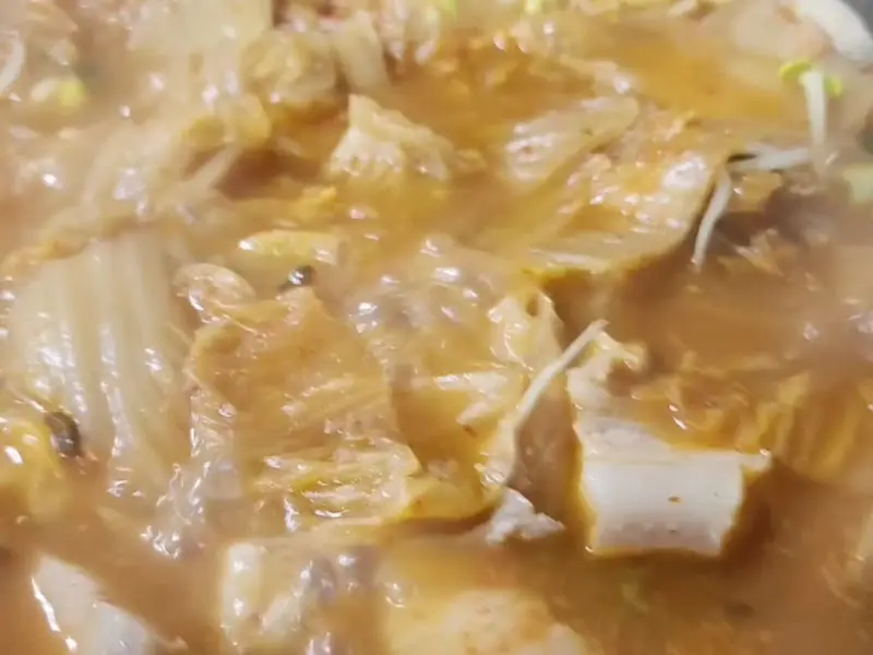 이가식당 김치찌개 클로즈업 사진