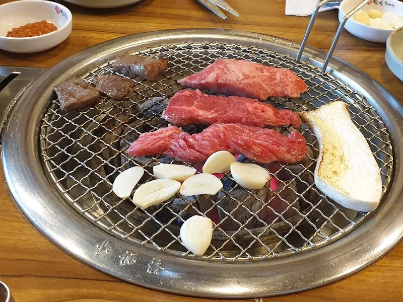 한우 굽는 모습