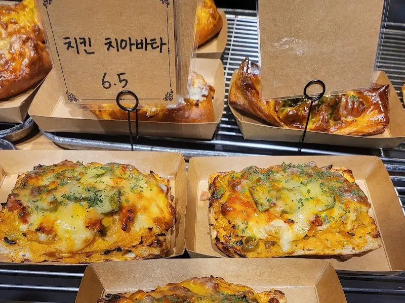 진열된 빵