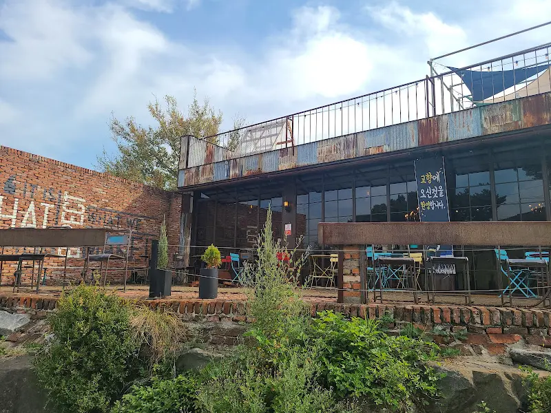 카페 외부 전경